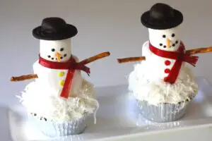DIY Marshmallow Snowmen Cupcakes