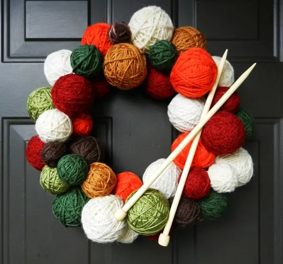 DIY Knitting Lovers Wreath