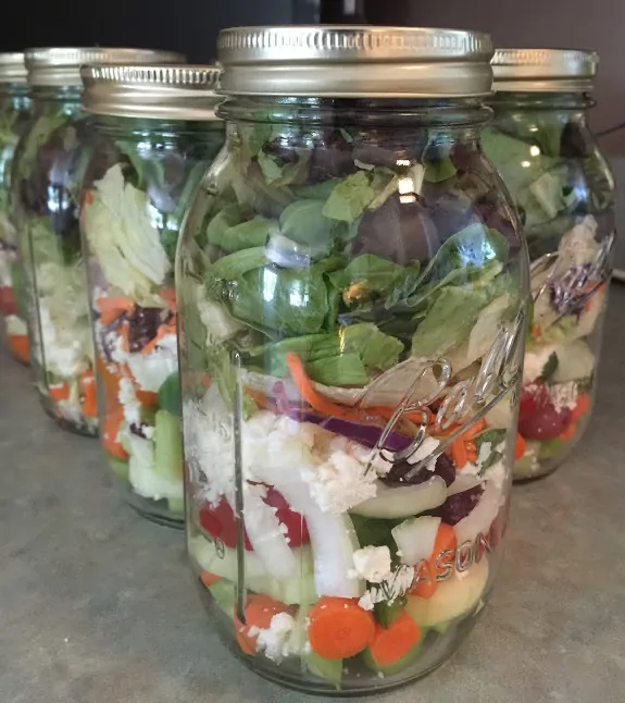Preserve garden vegetables with a Salad in a Mason Jar