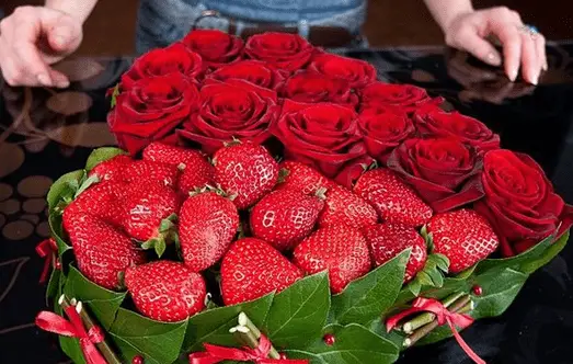 DIY Strawberry and Rose Boquet