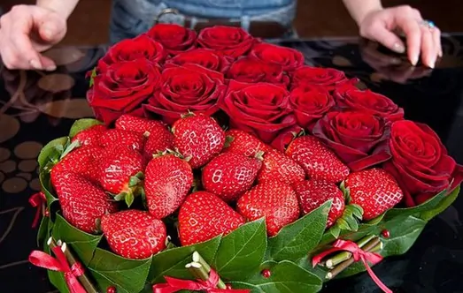 DIY Strawberry and Rose Boquet