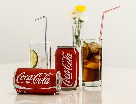 Use soda cans to make coasters for a DIY father's day gift