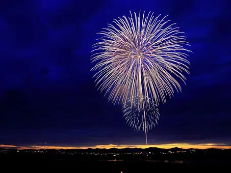 image of a circular fireworks display